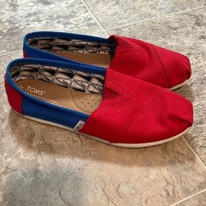 Red and blue TOMS